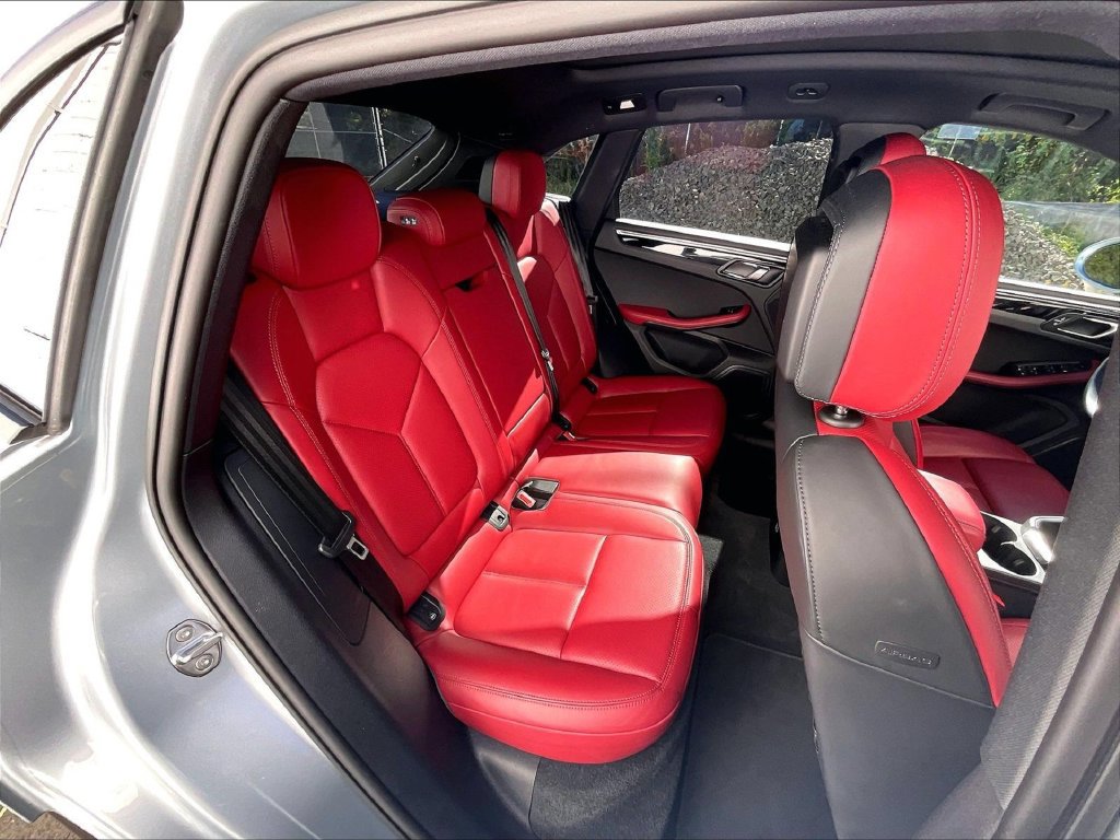 Certified 2023 Porsche Macan AWD/4WD image 21