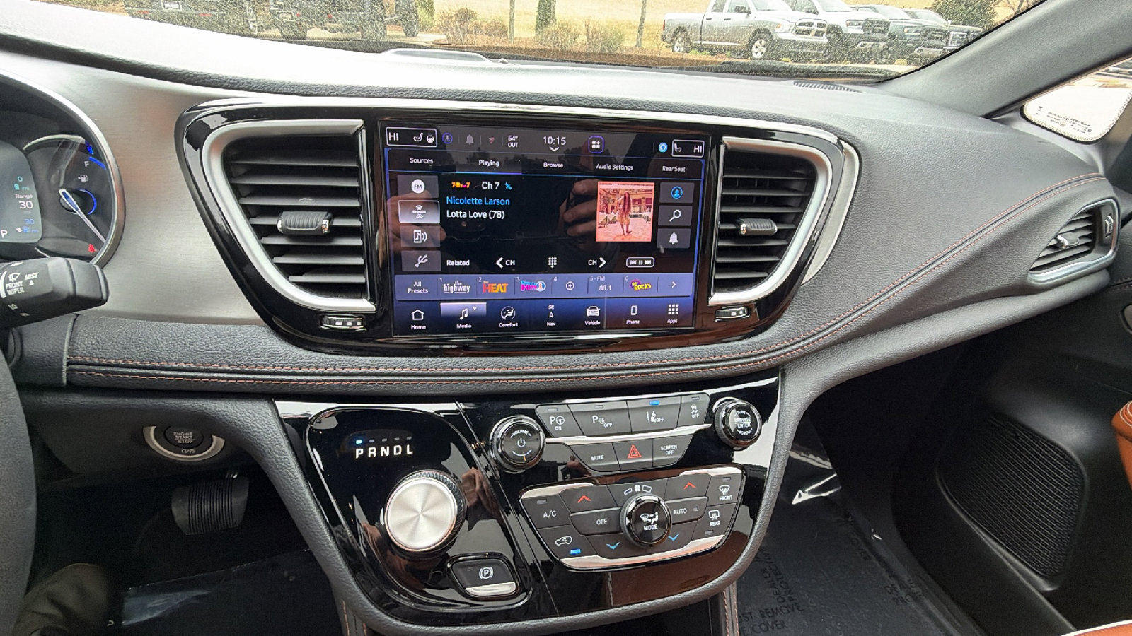 Used 2024 Chrysler Pacifica Pinnacle FWD image 34