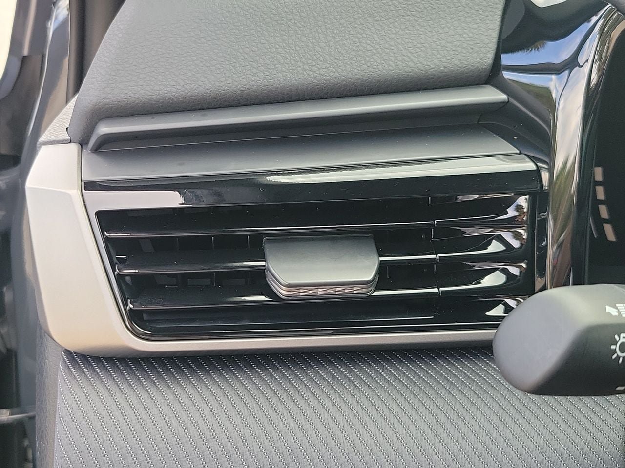 Used 2026 Toyota Camry SE FWD image 33