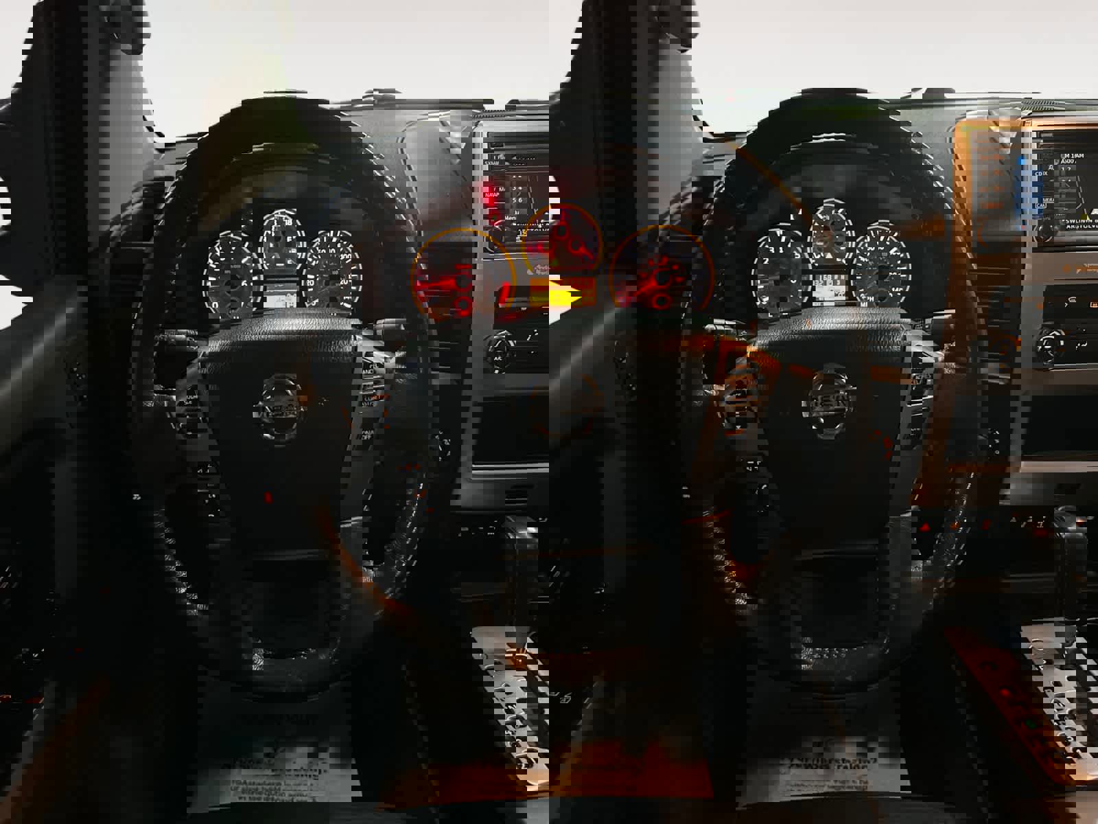 Used 2015 Nissan Titan PRO-4X w/ Pro-4x Luxury Package image 18