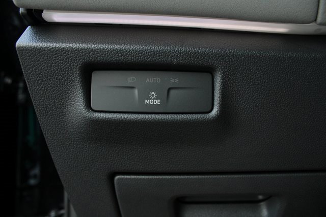 New 2025 Volkswagen Tiguan SE R-Line image 17