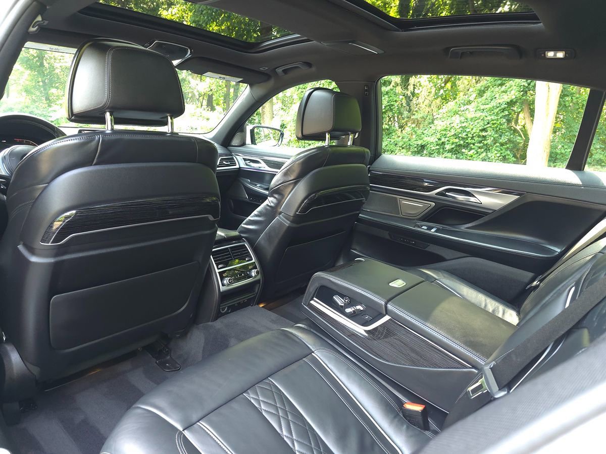 Used 2022 BMW 740i xDrive w/ M Sport Package AWD/4WD image 14