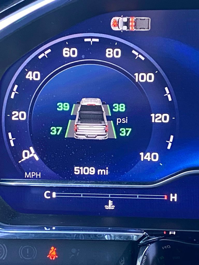 Used 2025 Chevrolet Silverado 1500 LT Trail Boss w/ LT Trail Boss Premium Package AWD/4WD image 3