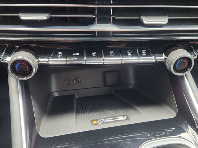 Used 2025 Chevrolet Traverse RS AWD/4WD image 44