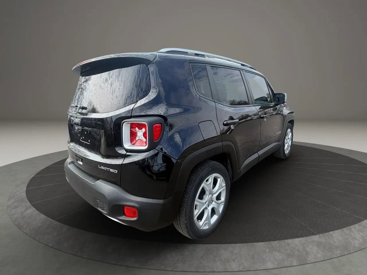 Used 2018 Jeep Renegade Limited FWD image 5