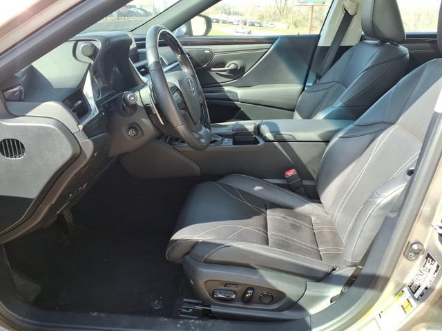 Used 2020 Lexus ES 300h w/ Luxury Package image 18