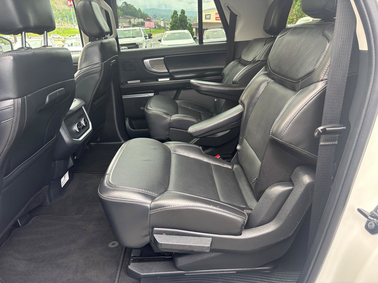 Used 2025 Ford Expedition Max Platinum w/ Driver's Package AWD/4WD image 11