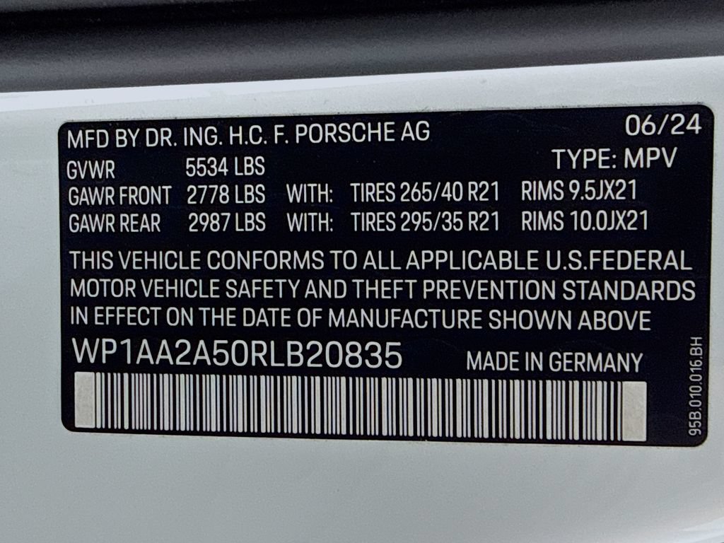 Certified 2024 Porsche Macan Turbo AWD/4WD image 12