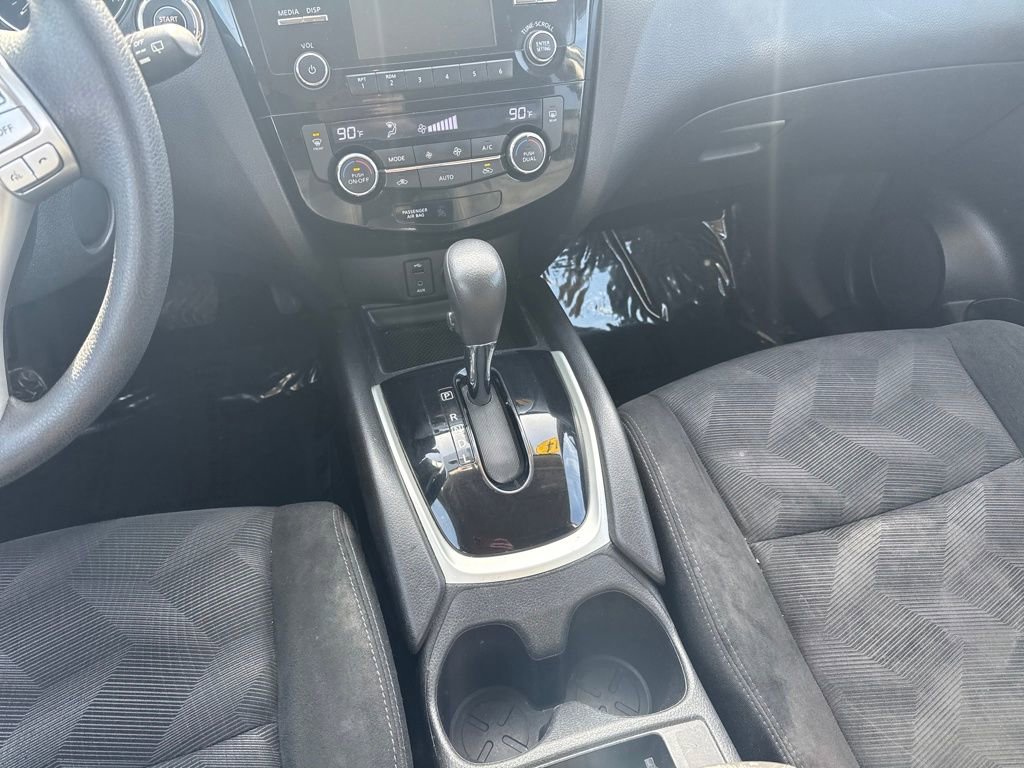 Used 2014 Nissan Rogue SV w/ SV Family Package image 31