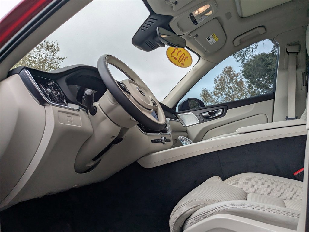 Certified 2023 Volvo XC60 B6 Ultimate image 2