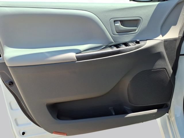 Used 2020 Toyota Sienna L FWD image 10