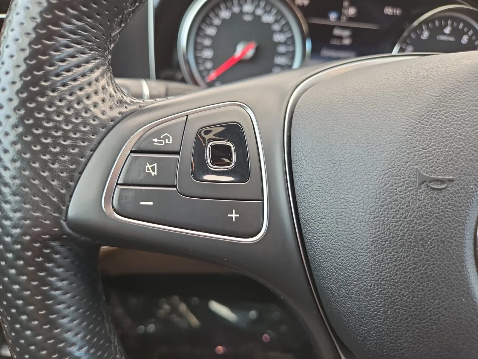Used 2018 Mercedes-Benz E 300 image 21
