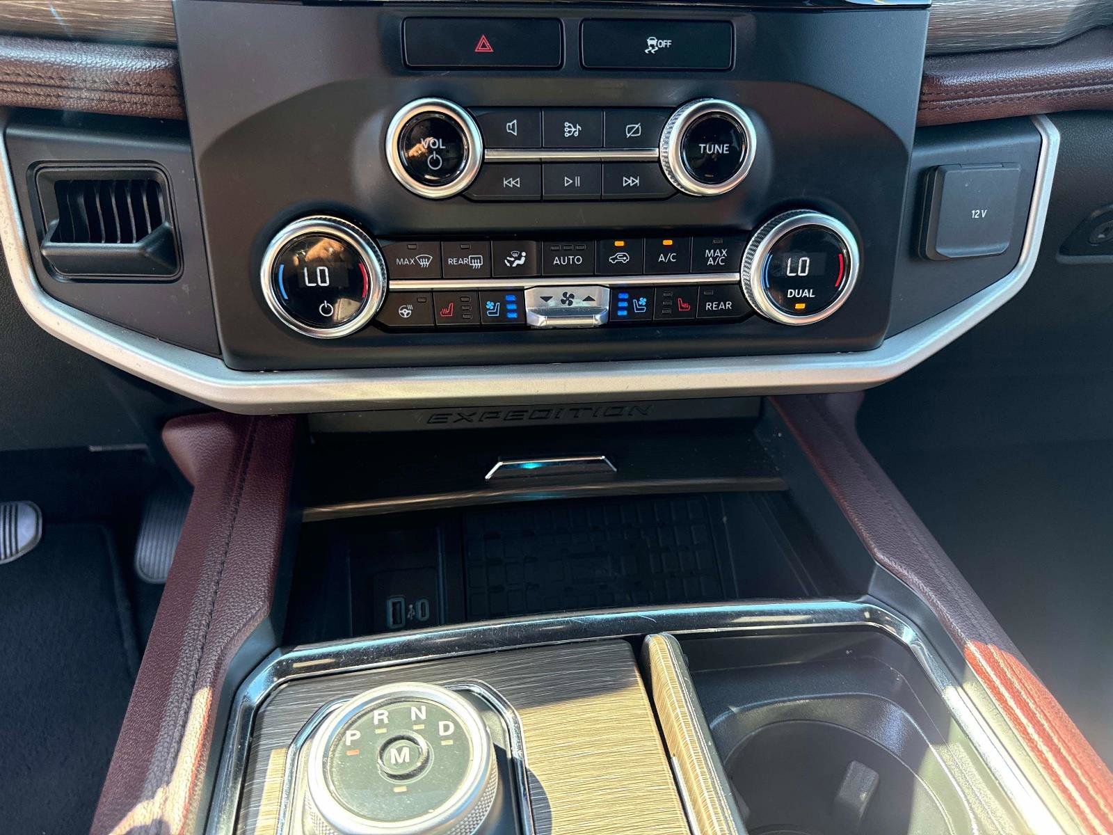 Used 2023 Ford Expedition Limited image 29