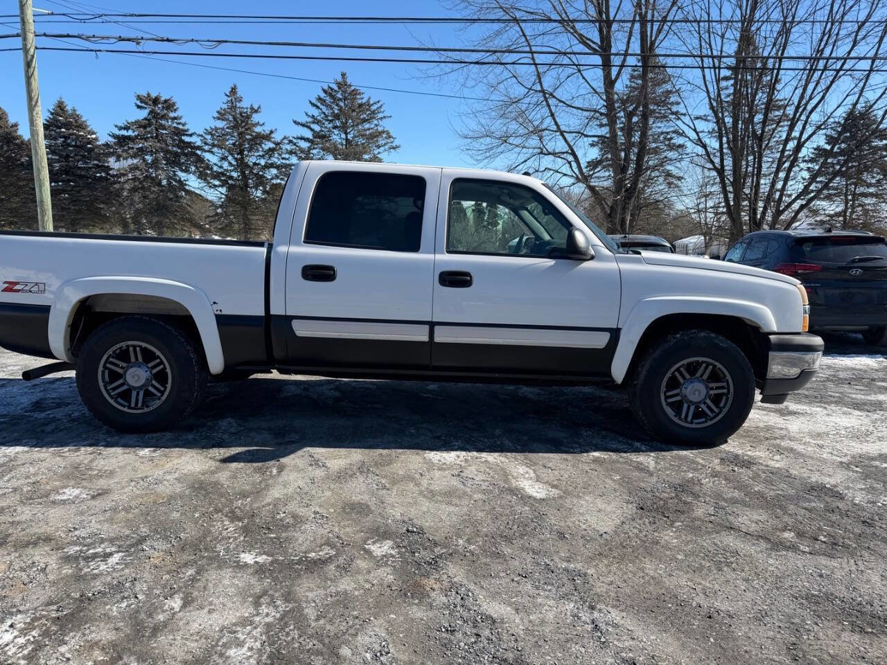 Used 2005 Chevrolet Silverado 1500 Z71 4dr Crew Cab 4WD SB w/ Safe And Sound Package image 3