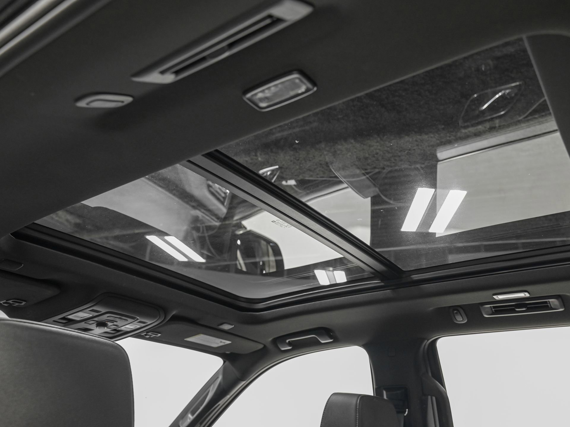 Used 2022 Chevrolet Tahoe Z71 w/ Luxury Package AWD/4WD image 26