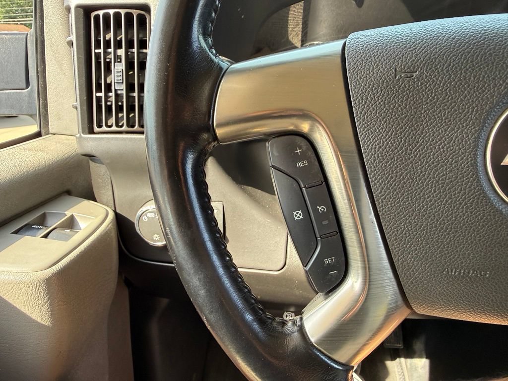 Used 2018 Chevrolet Express 3500 w/ Driver Convenience Package RWD image 27