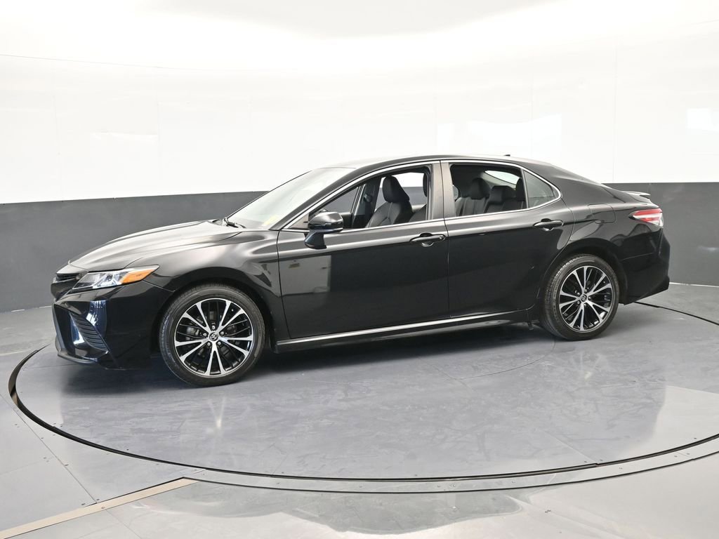Used 2020 Toyota Camry SE image 2