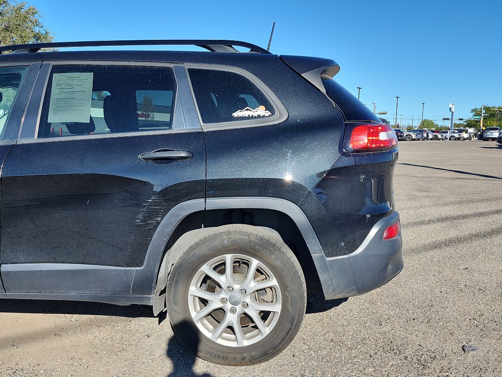 Used 2016 Jeep Cherokee Sport image 9