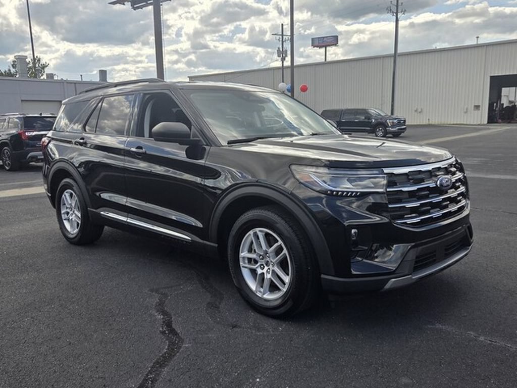 Used 2025 Ford Explorer Active w/ Active Comfort Package RWD image 2