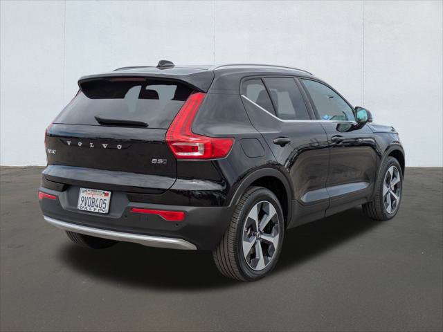 Used 2025 Volvo XC40 B5 Core w/ Protection Package Premier image 5