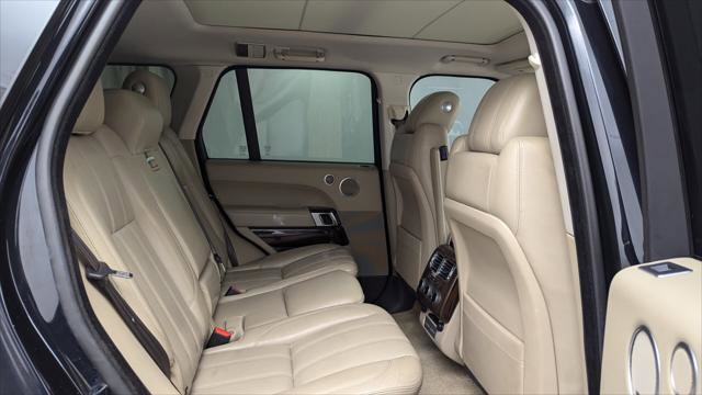 Used 2017 Land Rover Range Rover HSE AWD/4WD image 18