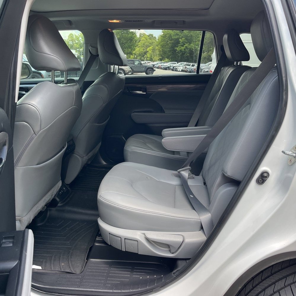 Used 2021 Toyota Highlander Platinum FWD image 8