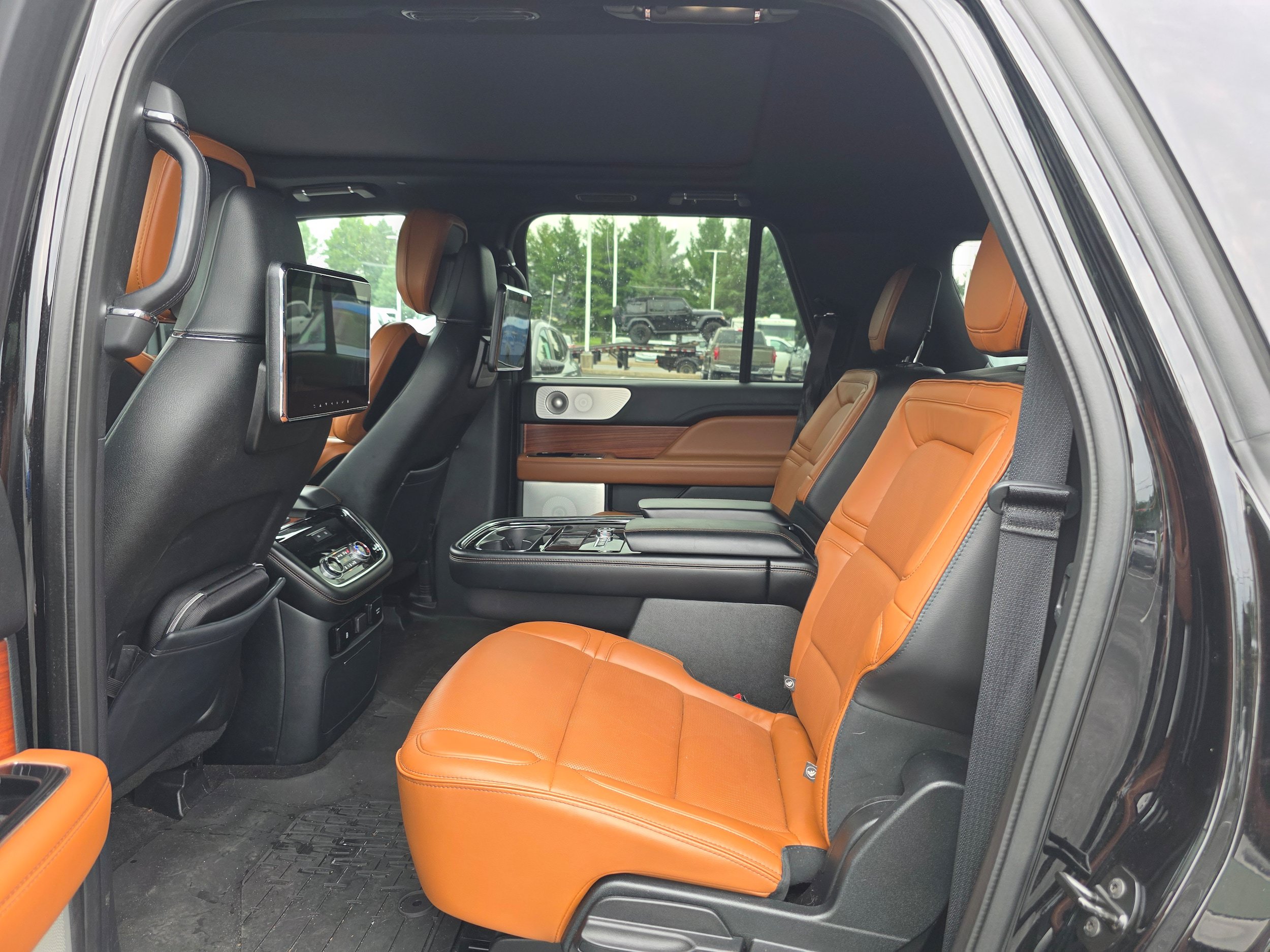 Used 2018 Lincoln Navigator L Reserve w/ Technology Package AWD/4WD image 11