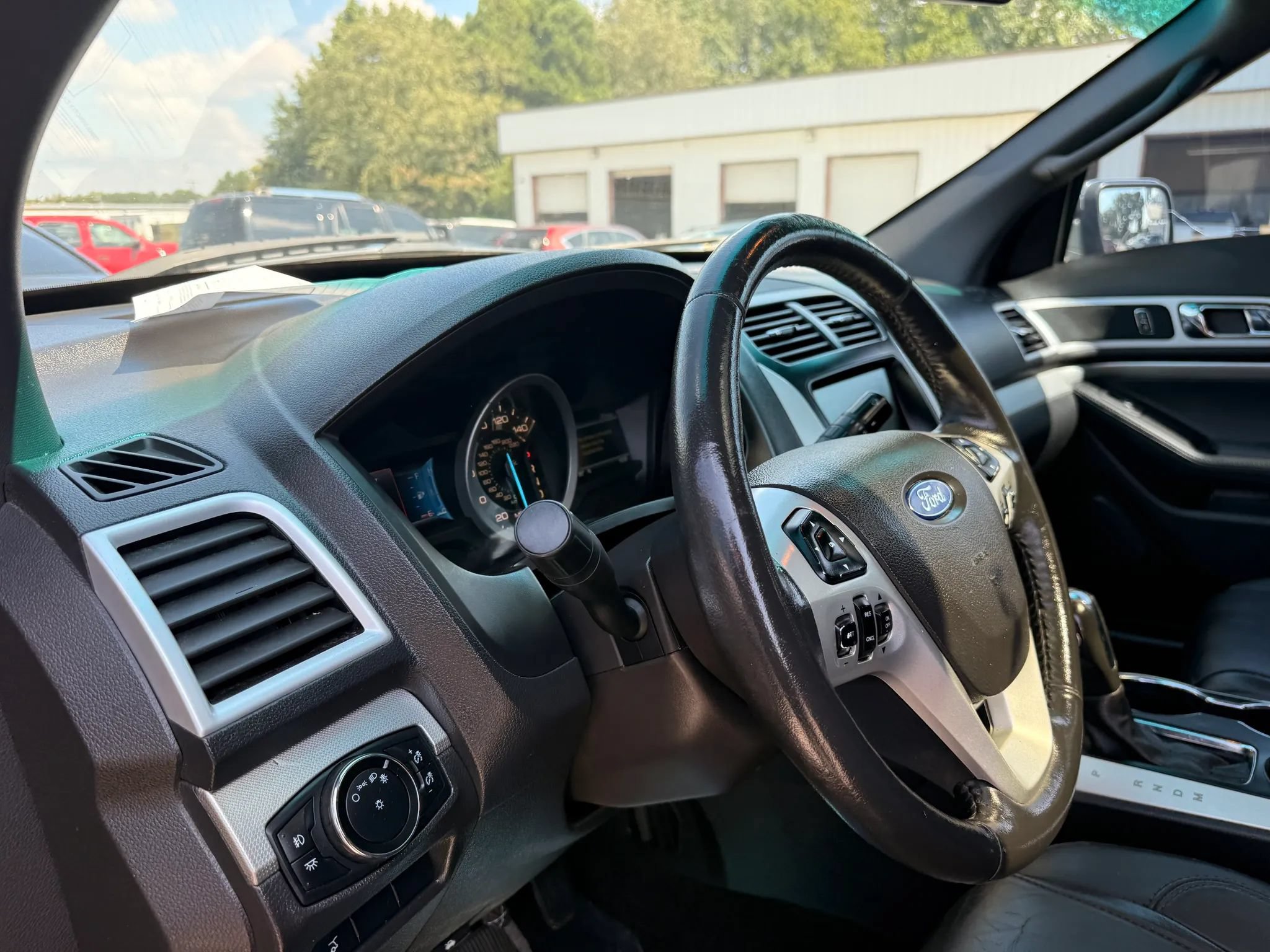 Used 2015 Ford Explorer XLT w/ Equipment Group 202B FWD image 15