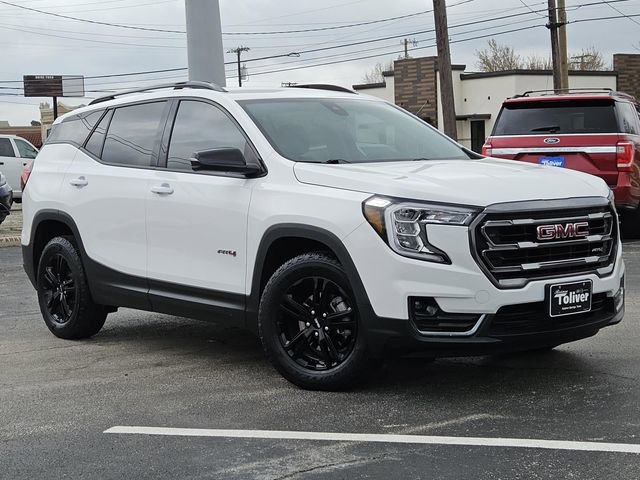 Used 2024 GMC Terrain AT4 image 2