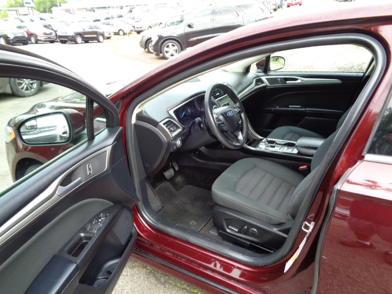 Used 2018 Ford Fusion SE w/ Fusion SE Technology Package image 14