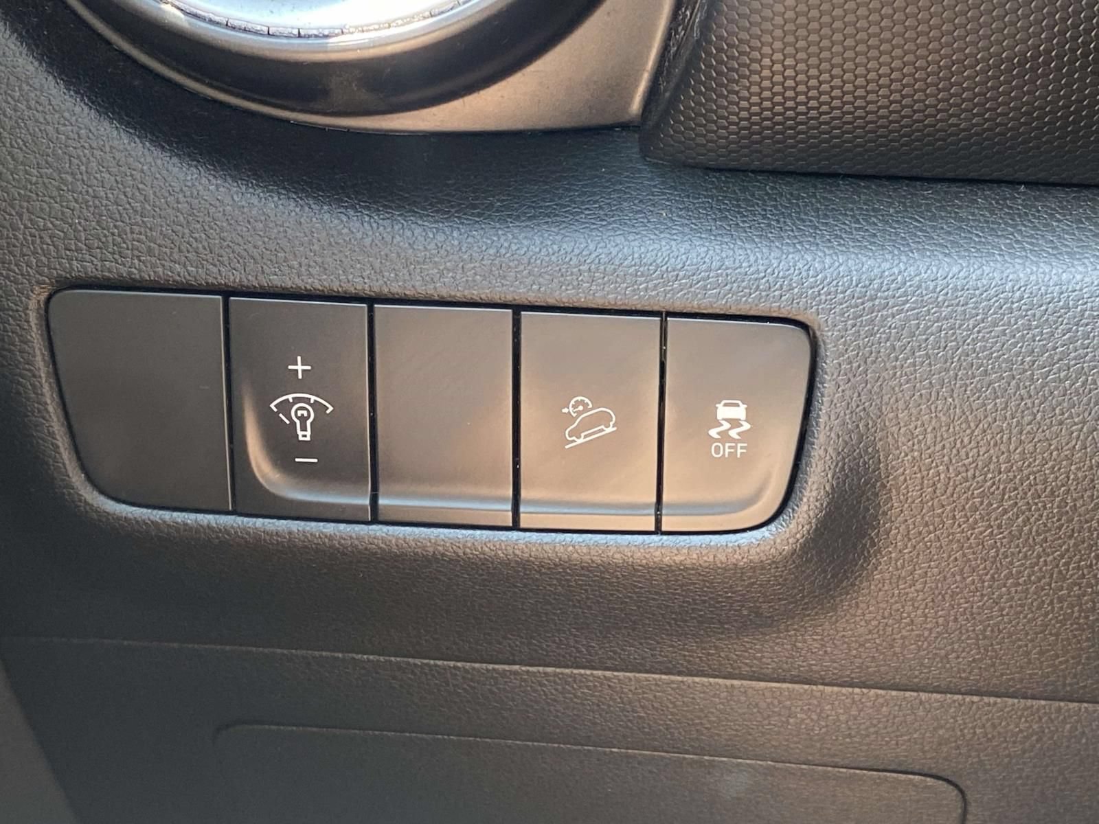 Used 2023 Hyundai Kona SEL FWD image 29