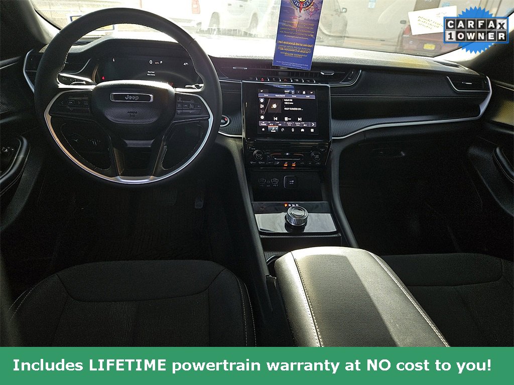 Used 2025 Jeep Grand Cherokee Laredo image 12