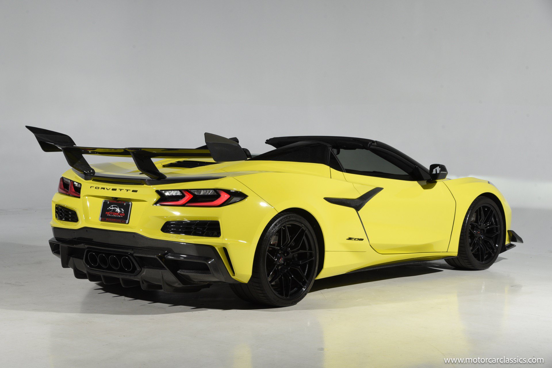 Used 2024 Chevrolet Corvette Z06 RWD image 8