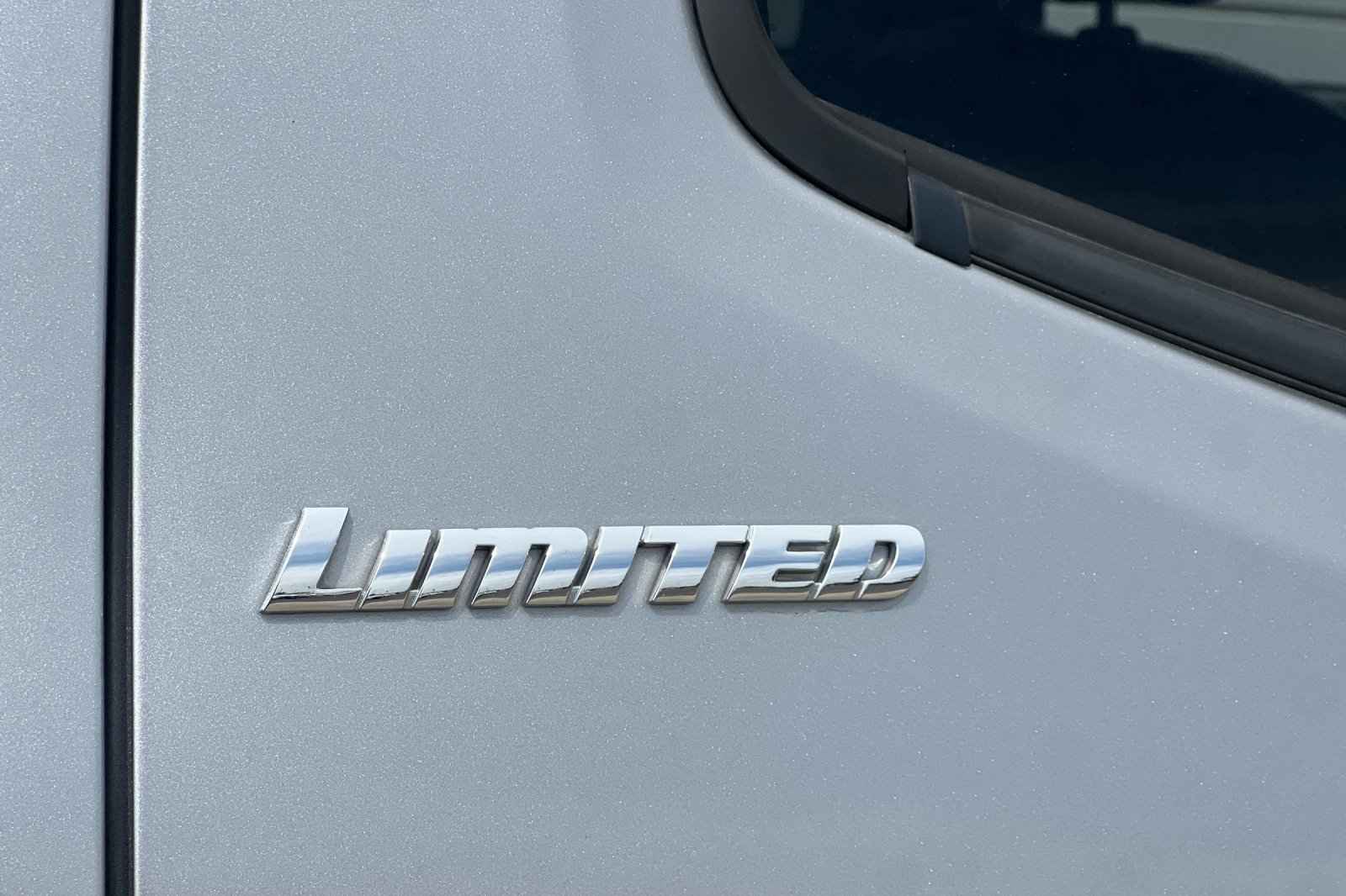 Used 2018 Toyota Tacoma Limited image 22