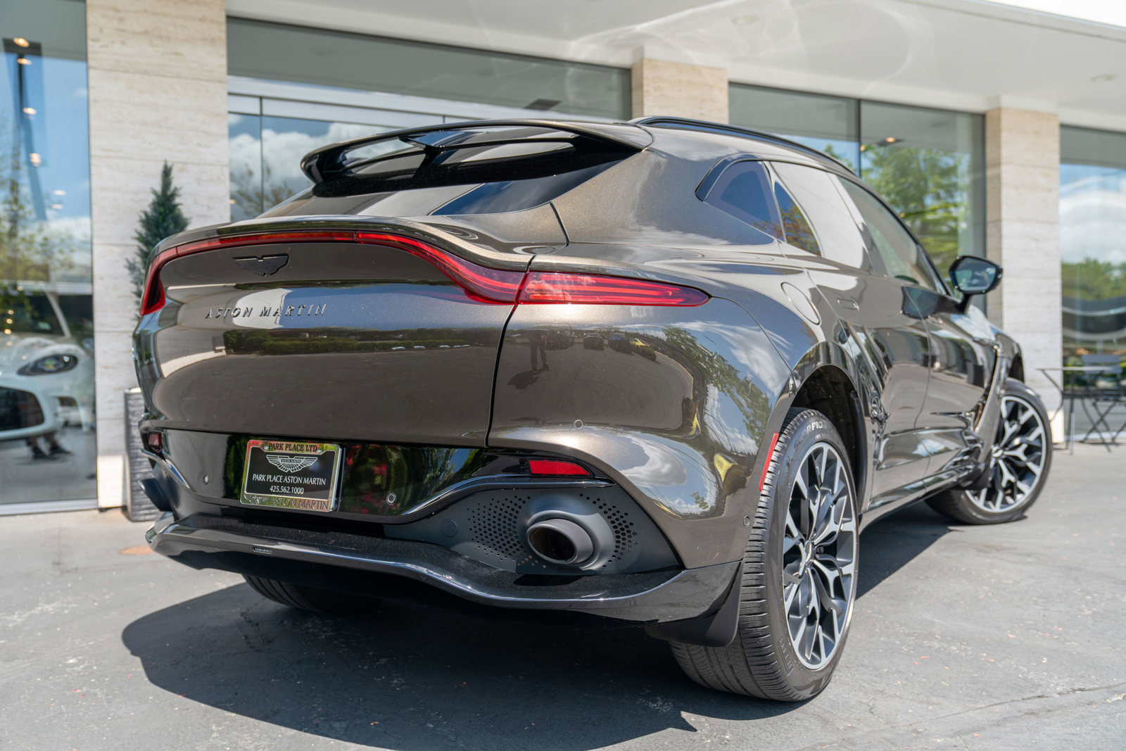 Used 2021 Aston Martin DBX image 53