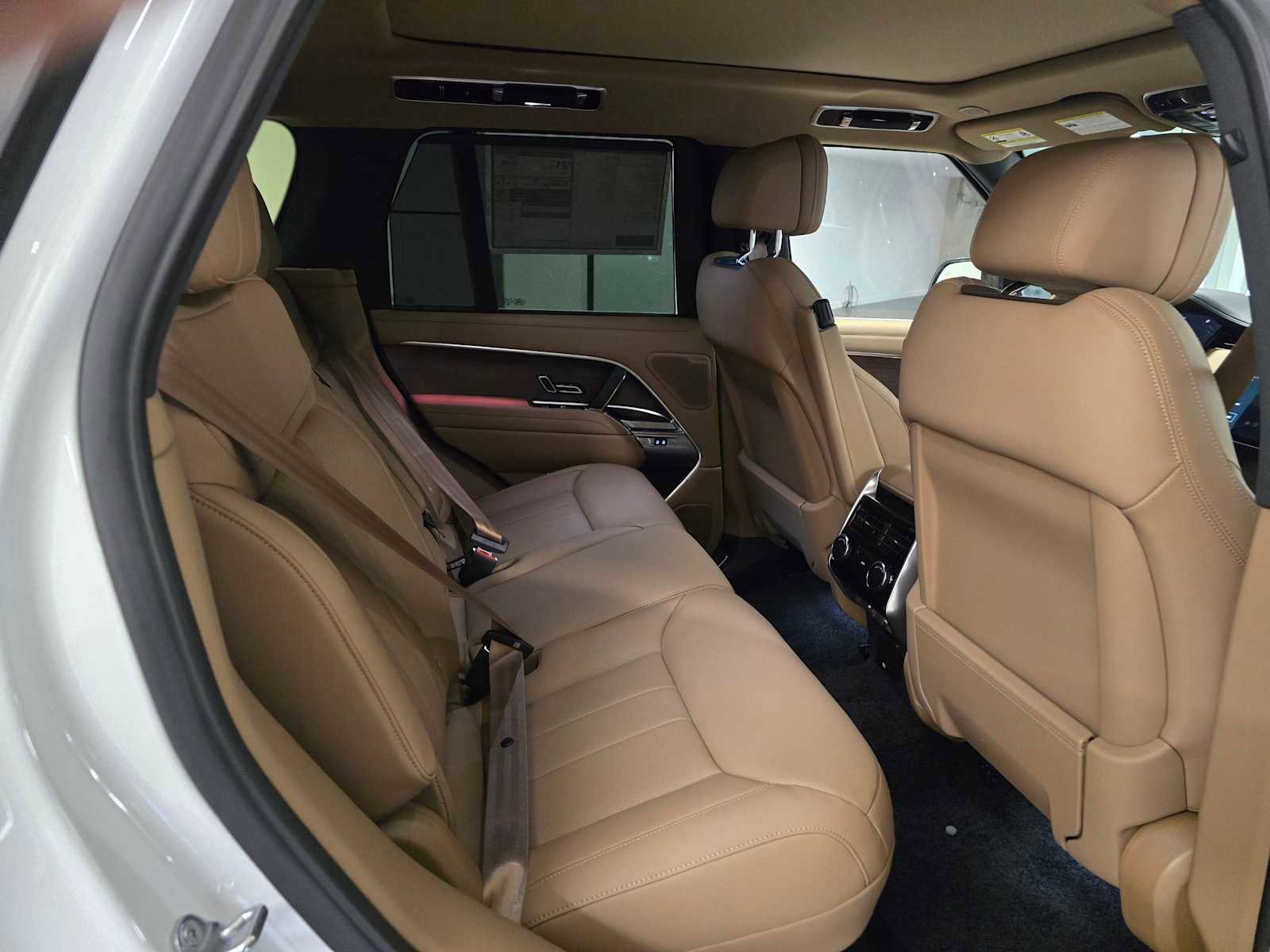 New 2026 Land Rover Range Rover SE image 13