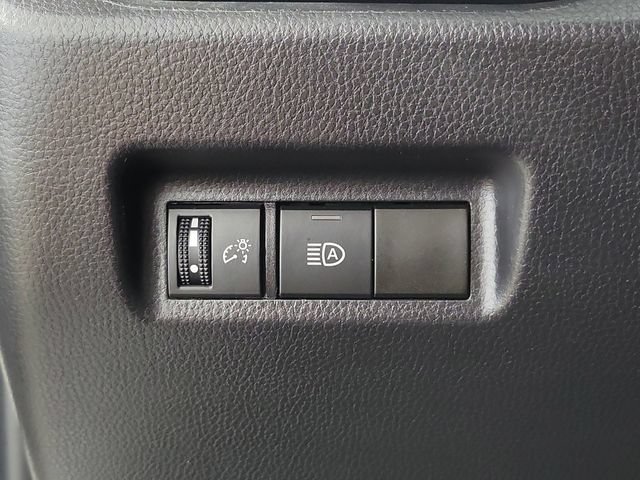 Used 2025 Toyota RAV4 XLE FWD image 23