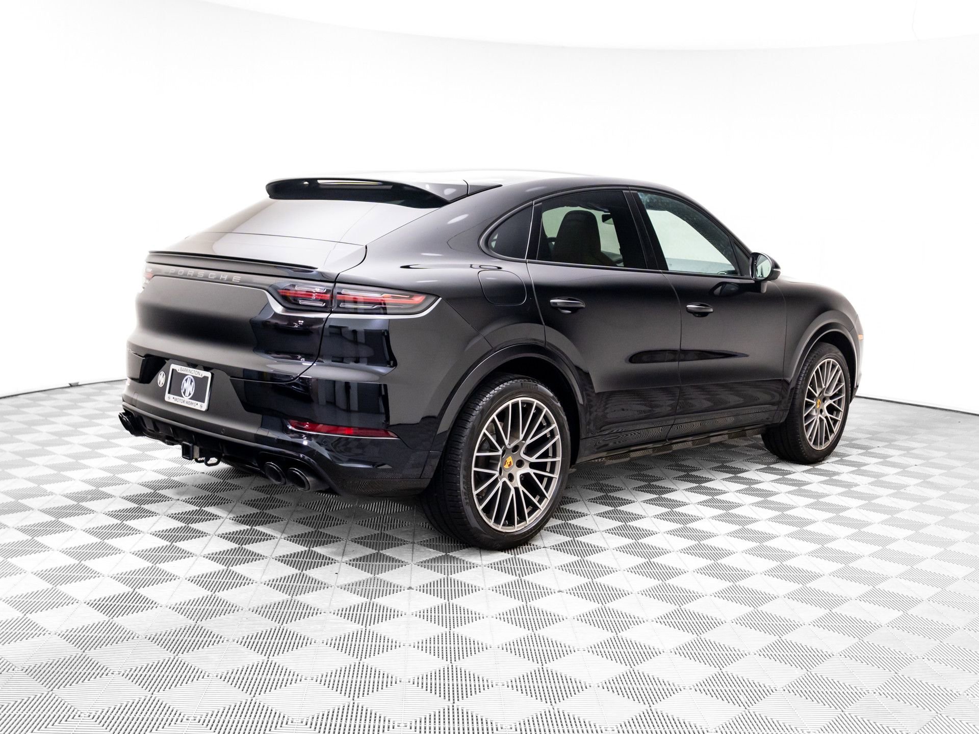 Certified 2023 Porsche Cayenne Platinum Edition image 6