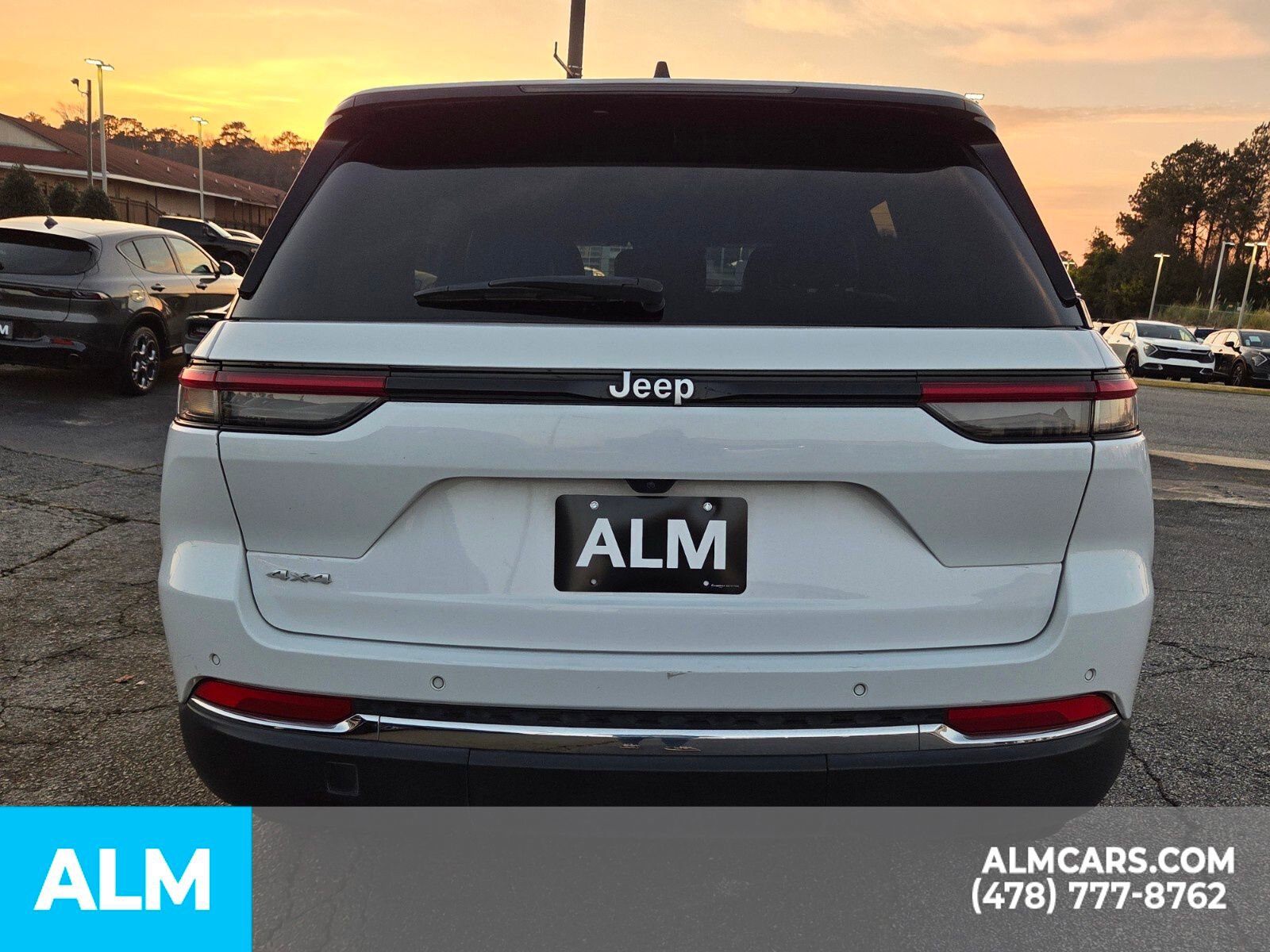 Used 2024 Jeep Grand Cherokee Limited image 10