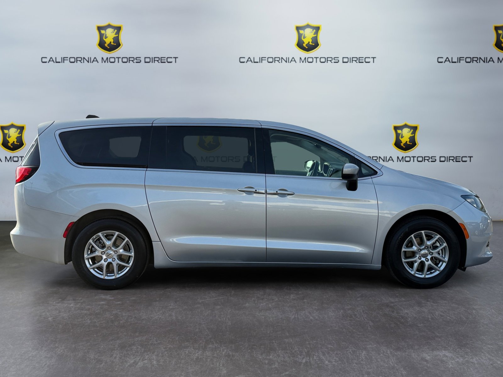 Used 2023 Chrysler Voyager LX FWD image 6
