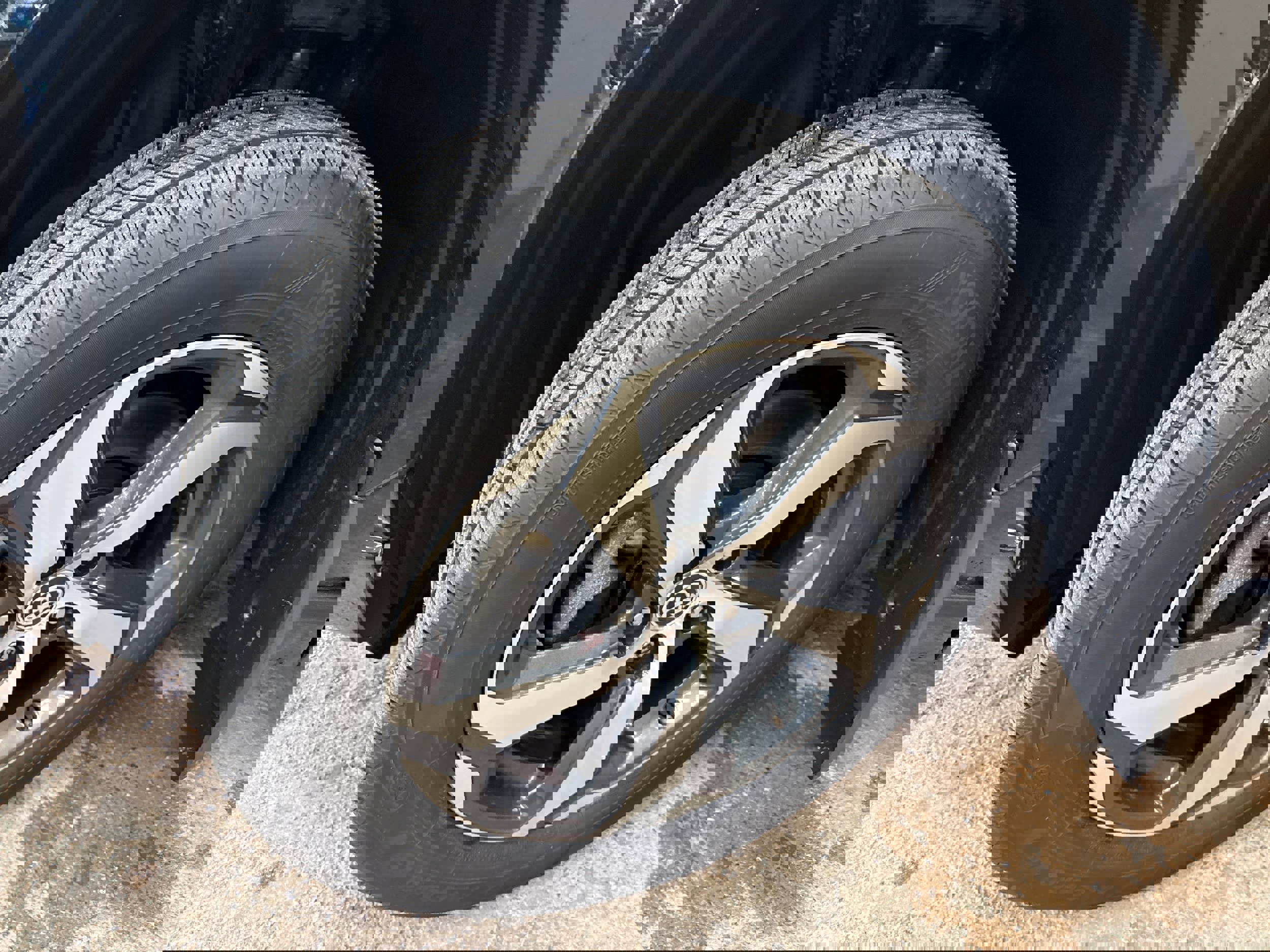 Used 2024 Toyota RAV4 SE w/ Weather & Moonroof Package image 4