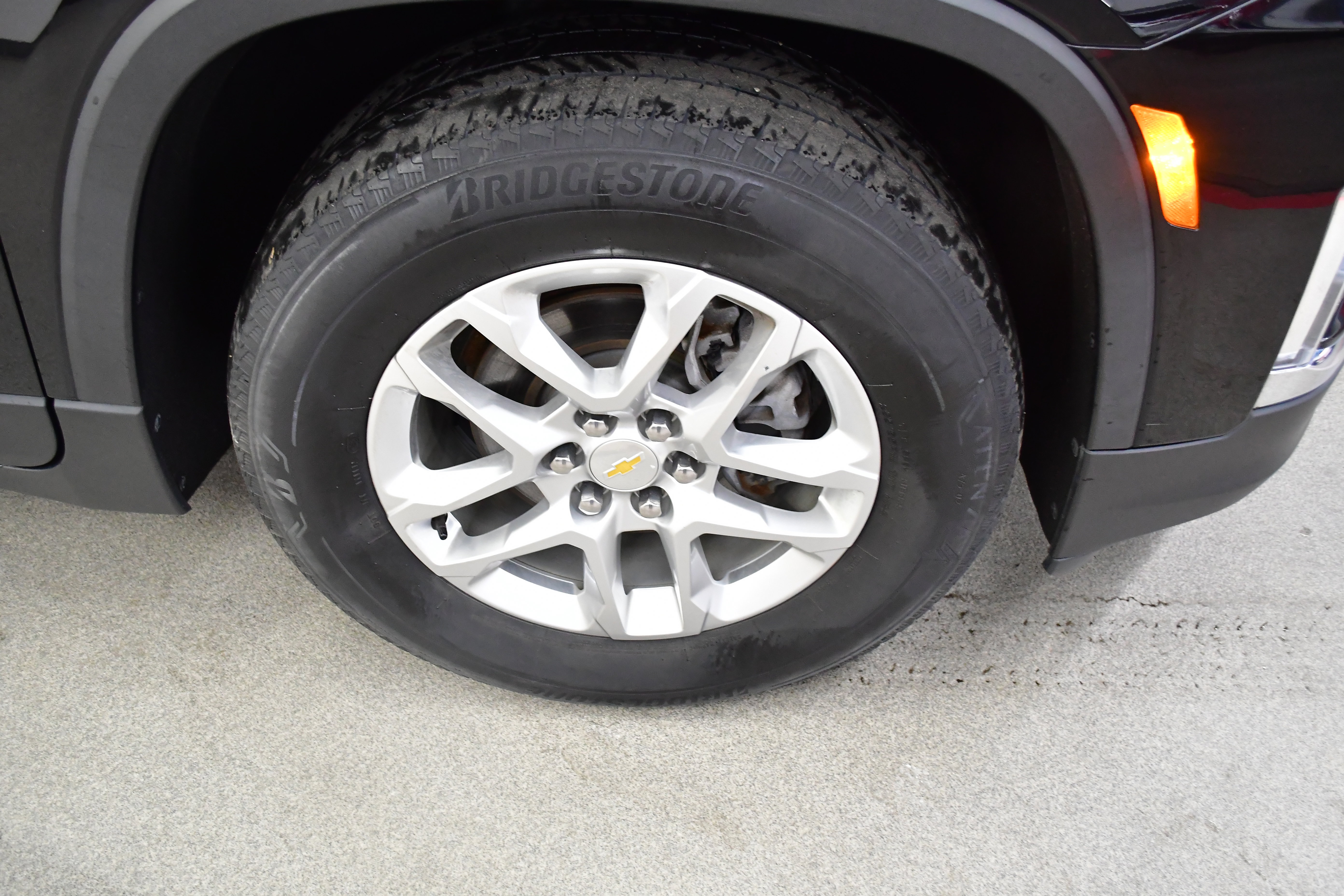 Used 2023 Chevrolet Traverse LS FWD image 36