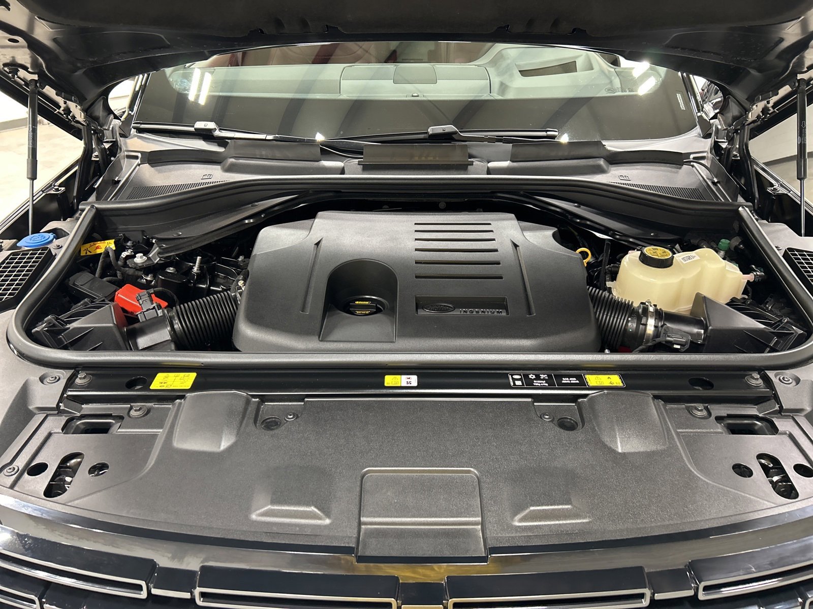 Used 2025 Land Rover Range Rover SE image 7