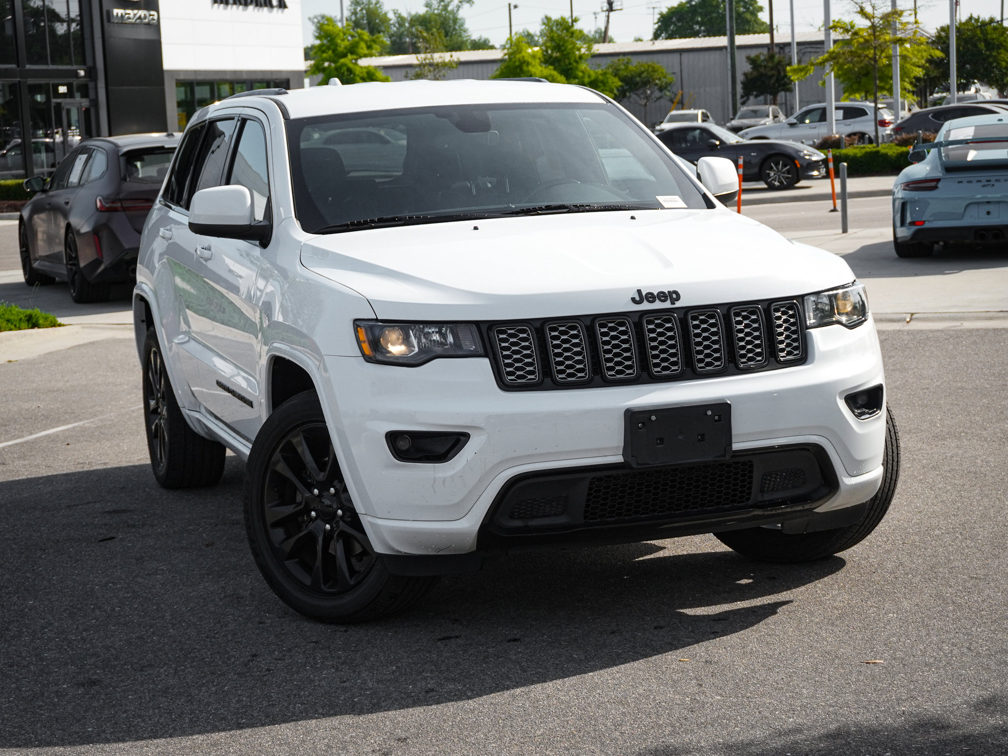Used 2019 Jeep Grand Cherokee Altitude AWD/4WD image 2