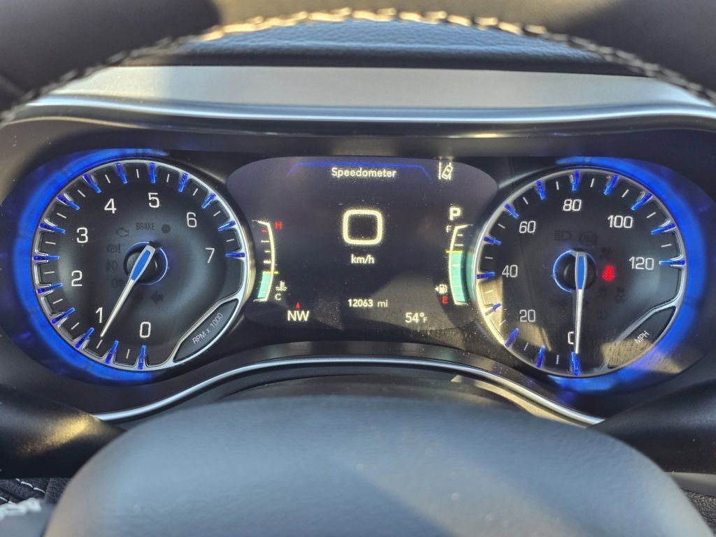 Used 2026 Chrysler Pacifica Limited image 14