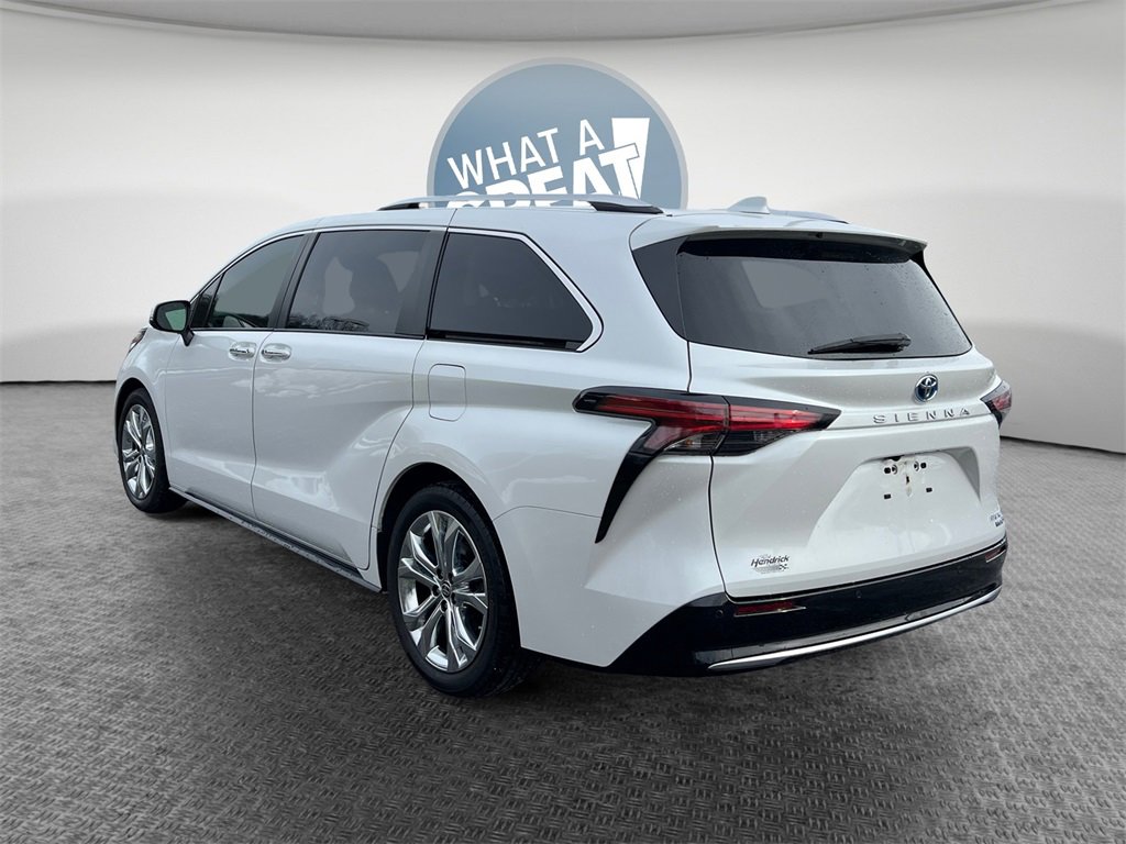 Used 2023 Toyota Sienna Platinum image 6