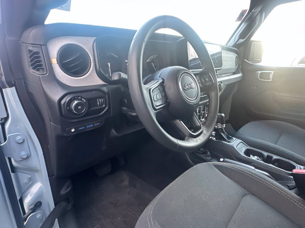 Used 2024 Jeep Wrangler Unlimited w/ Technology Group AWD/4WD image 11
