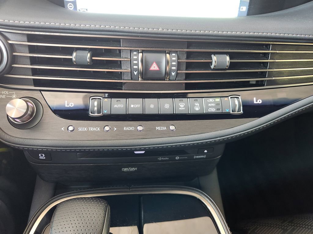 Used 2020 Lexus LS 500 F Sport w/ Cold Weather Package (CK) RWD image 16