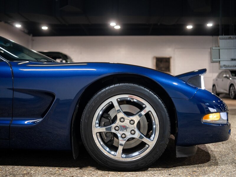 Used 2004 Chevrolet Corvette Coupe w/ Preferred Equipment Group RWD image 14