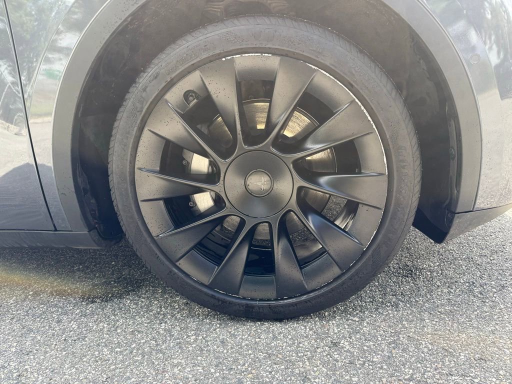Used 2022 Tesla Model Y Long Range image 7